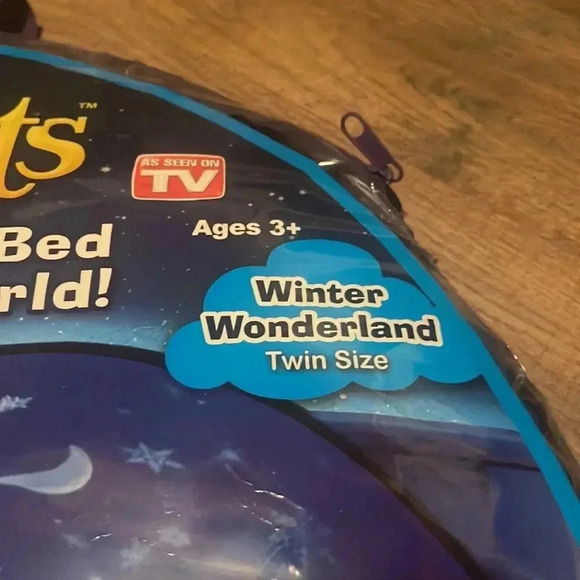 Dream Tents winter wonderland themed twin size - Picture 2 of 2